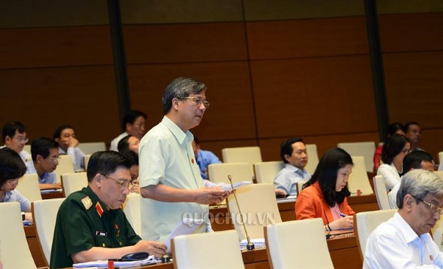 Đại biểu Nguyễn Anh Trí đóng góp ý kiến thảo luận về dự án Luật Quốc phòng (sửa đổi)